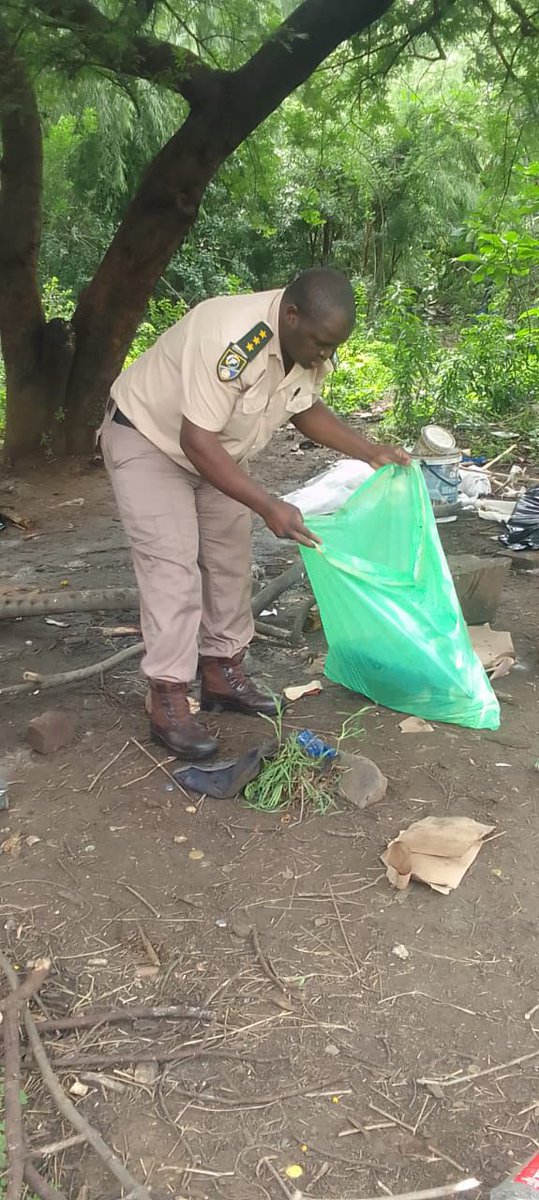 Fidelity_Secure's tweet photo. Fidelity ADT Garsfontein joined the Faerie Glen Community for a Tweefontein Spruit clean-up. Together, we’re making a difference!
#FidelityADT #Garsfontein #Gauteng #KeepingYouSafe #SecuringYourAssets #SafetyFirst #FidelityServicesGroup #WeAreFidelity https://t.co/4baZNRUHTS