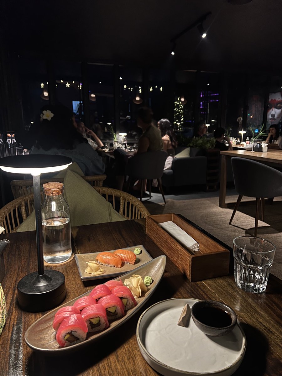 cherry__topia's tweet photo. took myself out on a sushi date yesterday😋 https://t.co/I6icBYltdk