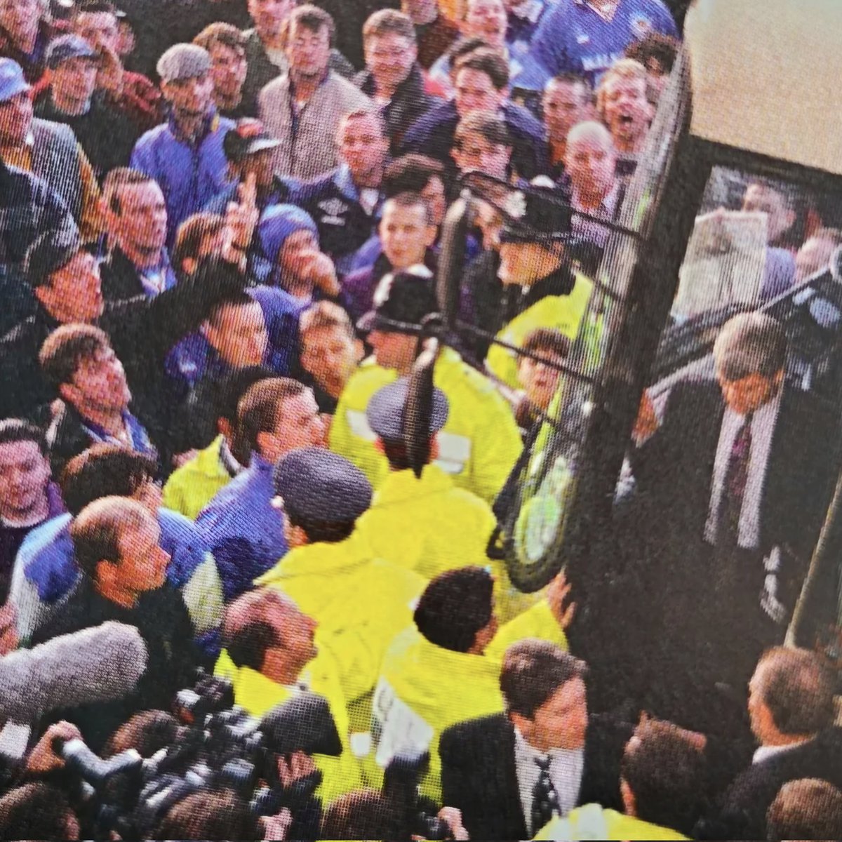lee1978lcfc's tweet image. 31 years ago today Brian Little returned to Filbert Street days after leaving to become Aston Villa manager ... Predictably he received a frosty reception ... He did a great job for us ... Great memories of the Brian Little era during the 90&apos;s.
#lcfc #avfc #memories 💙🦊