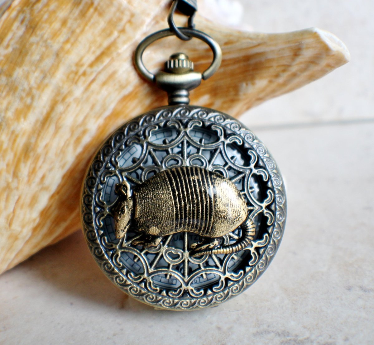 charsfavorite's tweet image. Elevate your style with the Armadillo pocket watch, a unique men’s accessory for just $55. Time never looked so good! #MensFashion #UniqueStyle

Shop Now charsfavoritethings.com/products/armad…