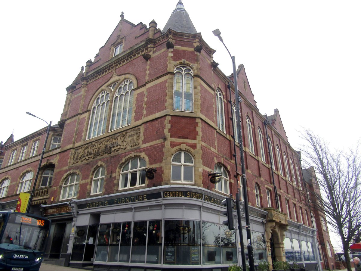 BesterRobert's tweet image. #AlphabetChallenge #WeekWforWindows 
Windows in Unity Hall in Wakefield.