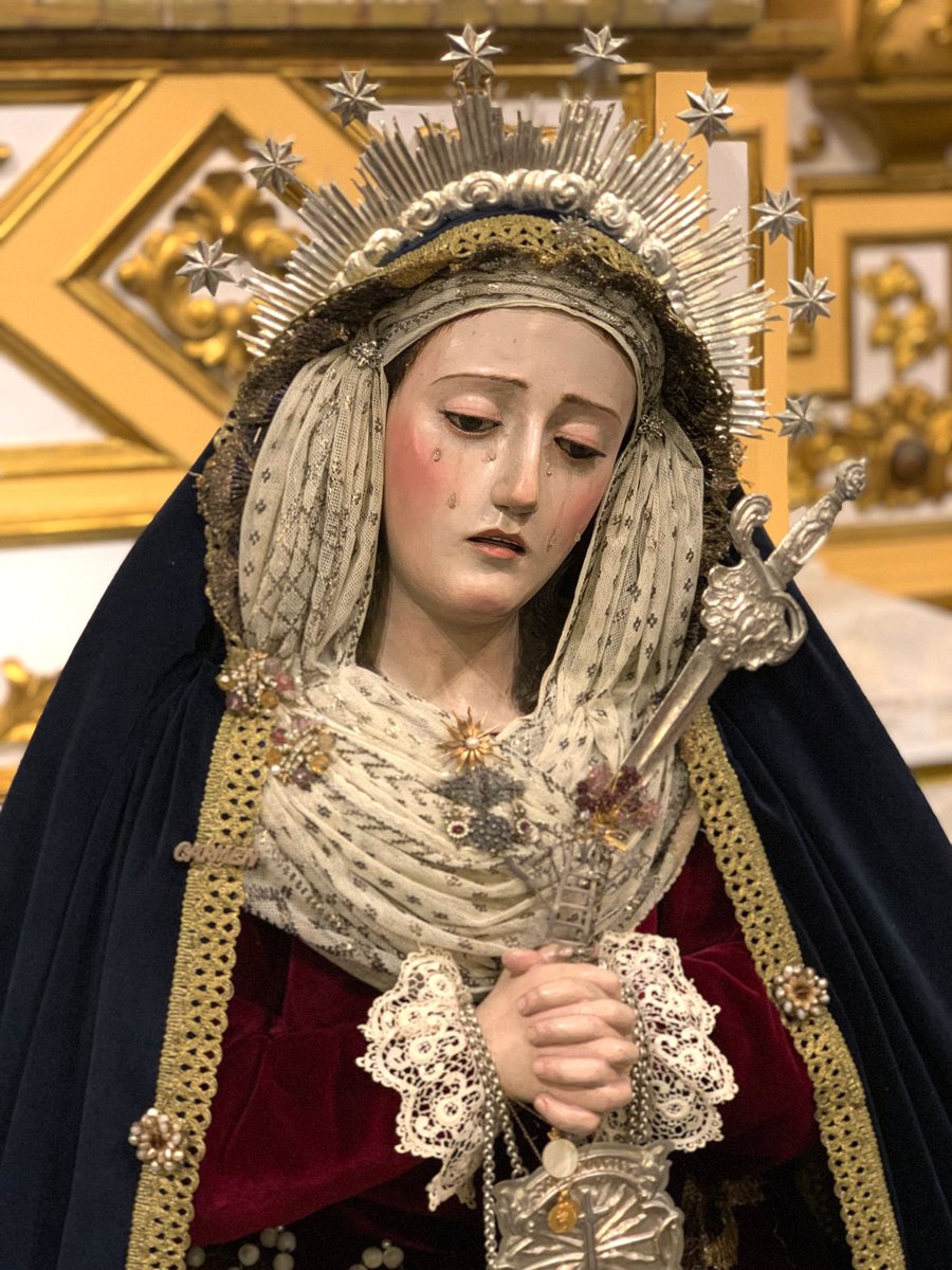 En la tarde de ayer, la imagen de Nuestra Señora del Carmen Doloroso fue ataviada
para la Solemnidad de la Inmaculada Concepción.
Para tal ocasión, estrena un paño egipcio en plata.
🪡Francisco Navarro.
#CofradiasMLG