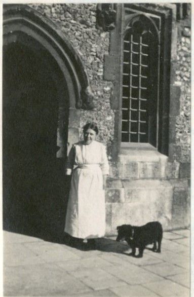 WinCollHeritage's tweet photo. This week we are contributing to @explorearchives #EYAFocusWeek! 

For today's theme of #EYAPets... 

An issue of 'The Wykehamist' from 1921 includes an obituary to the College dog, known officially as Roger but popularly as William of Wykeham (after our founder). (cont.) https://t.co/VRWeBxp17f