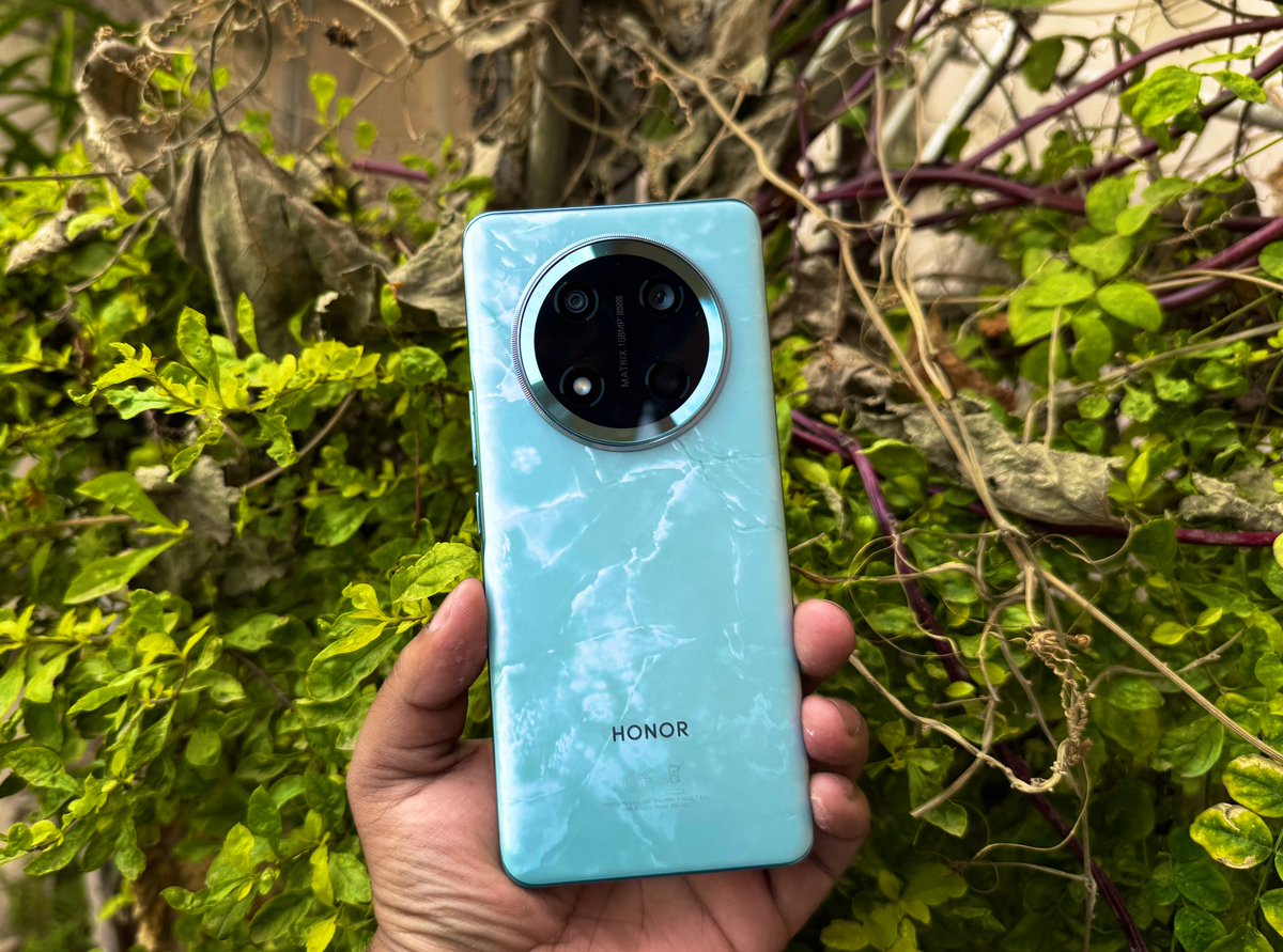 saaaanjjjuuu's tweet photo. HONOR India appreciation post:

I mailed them about the issue the same day and they were kind enough to provide me an upgrade to X9C for free of cost if the issue is real. 

I sent them the phone on 6th November and after a month they sent me this.
The time taken is a bit long which can be reduced in future.

I appreciate this resolution and I hope they resolve their issues like this.