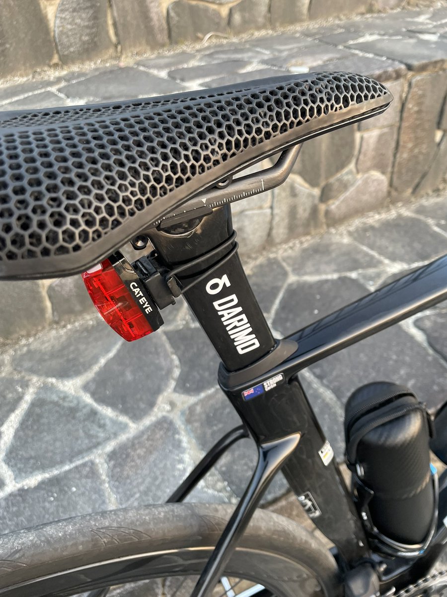 hakkun1211's tweet photo. シートポスト一本で7万4千ってバグやろ

#DARIMO #FACTOR  #roadbike #ostro https://t.co/JACu6Q9fPk