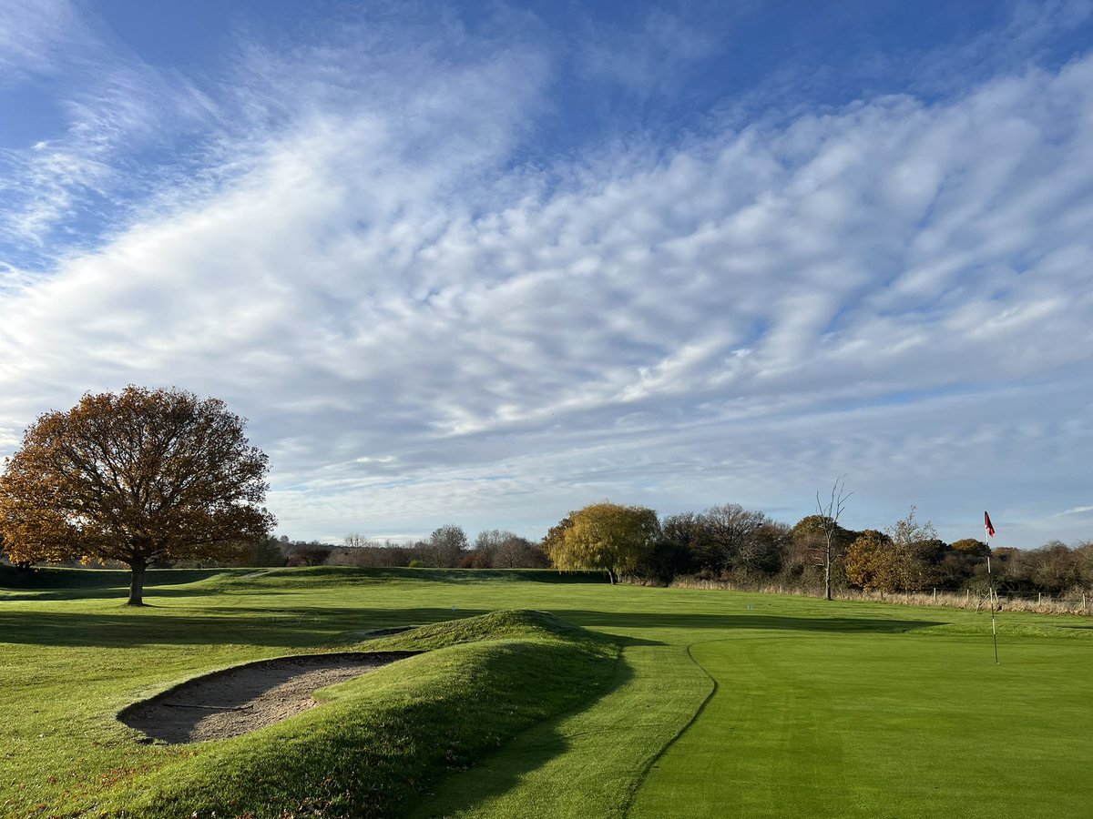 HandDGolfClub's tweet photo. An absolutely #stunning start to the day for #golf in #Tendring and ##Essex 

01255 503616 or website for info. https://t.co/20UG8ahxTG