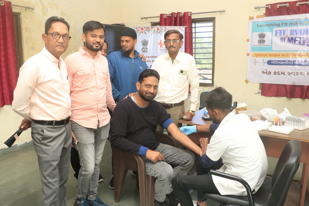 airnews_abad's tweet image. #છોટાઉદેપુર જિલ્લાના મીડિયા કર્મીઓ માટે #FitIndiaFitMedia અભિયાન અંતર્ગત રેડક્રોસ સોસાયટી દ્વારા #HealthScreening કેમ્પ યોજાયો

ઈન્ડિયન રેડ ક્રોસ સોસાયટી અને ગુજરાત સરકારના સંયુક્ત ઉપક્રમે આયોજિત કેમ્પમાં ૨૭ મીડિયા કર્મીઓએ આરોગ્ય તપાસ કરાવી

#AIRPics : રાજેશ રાઠવા