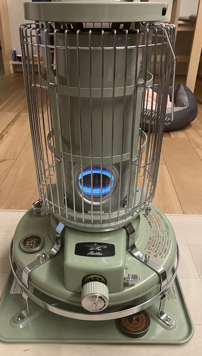 sober_1030's tweet photo. 今年もストーブ始めました https://t.co/69usR6cCGK