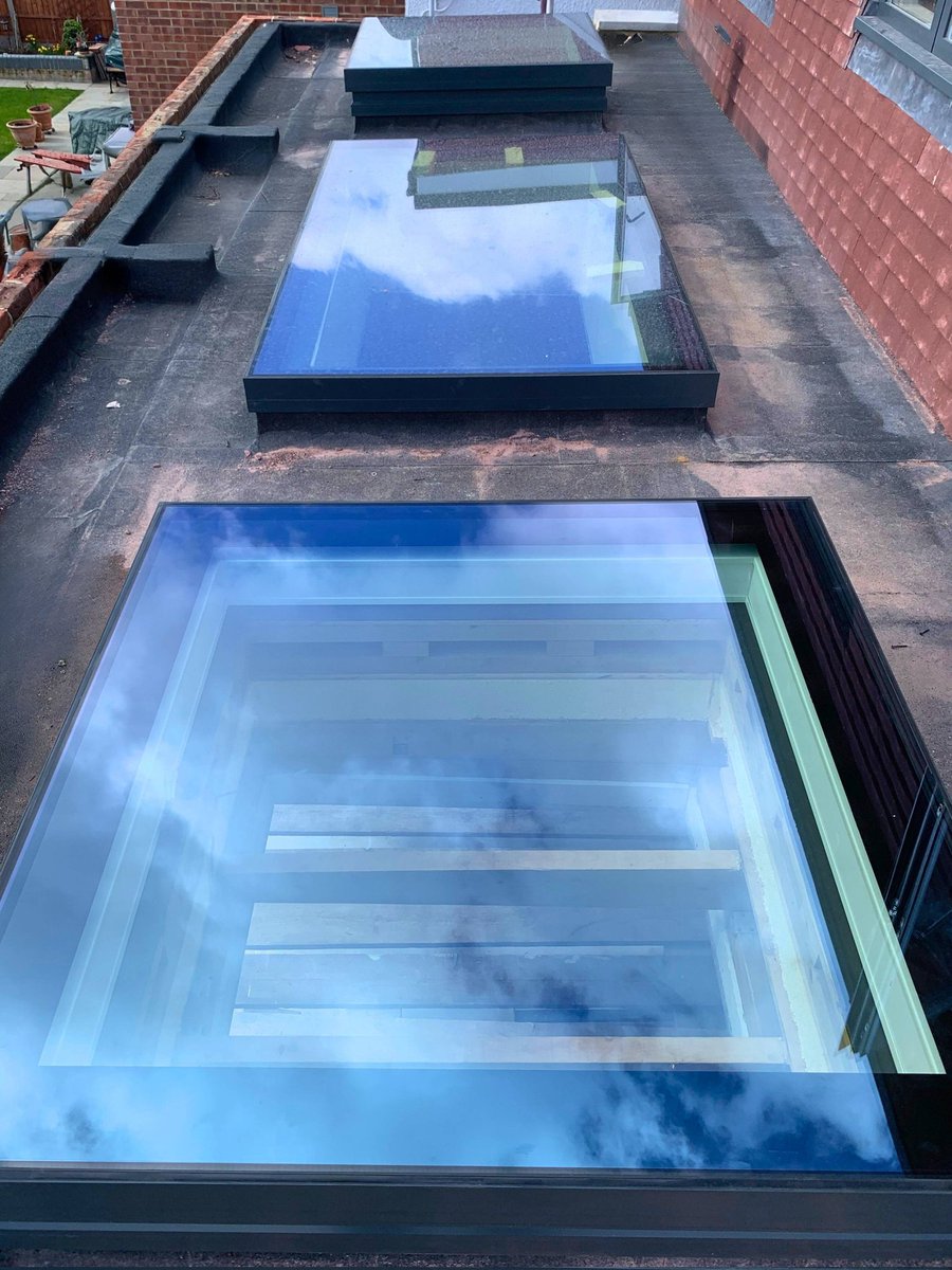 yordltd's tweet photo. 🔨 Design Drop Wednesday 🔨 This week’s #DesignDropWednesday turns our attention upwards to rooflights. Our rooflights are built around a fully thermally-broken aluminium frame to prevent cold bridging and reduce condensation.
Minimal internal framework ensures maximum daylight. https://t.co/1fbYLqQnJZ