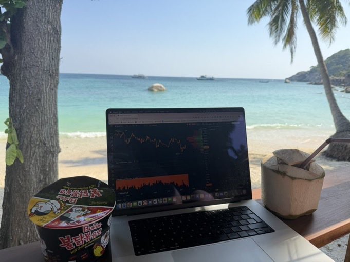 Guten Morgen zusammen!

Ich wünsche euch einen schönen Start in den Tag – und bleibt euren Routinen treu!