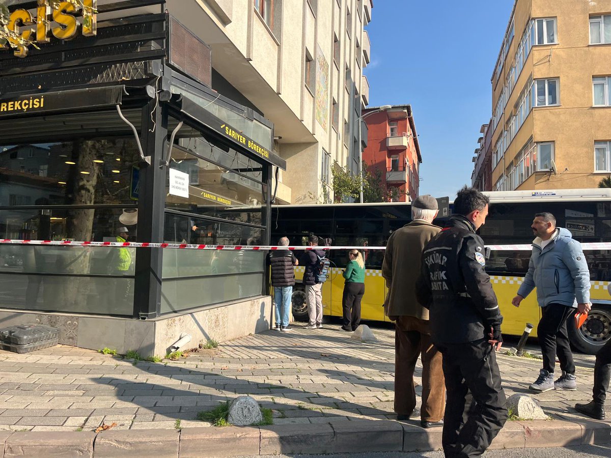 PrometheusDevam's tweet image. İstanbul&apos;u CHP yönetmeye başladığından beri eskiden ayda yılda bir olan kaza ve arızalar gün aşırı oluyor.

Artık insanlar normal karşılıyor.

Üsküdar Karlıdere Caddesi&apos;nde bir araçla çarpışan İETT otobüsü cadde üzerinde bulunan börekçiye girdi. 

Kazada otobüs şoförü dahil 4…