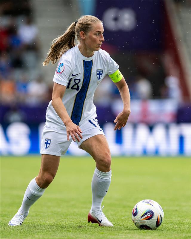 Tasavallan presidentti Alexander Stubb myönsi Tinja-Riikka Korpelalle, Lukas Hradeckylle ja Linda Sällströmille Suomen Leijonan ritarimerkit. Palloliiton puheenjohtajalle Ari Lahdelle myönnettiin Suomen Leijonan komentajamerkki.

Suuret onnittelumme kaikille neljälle! 🎖️🇫🇮

Lue