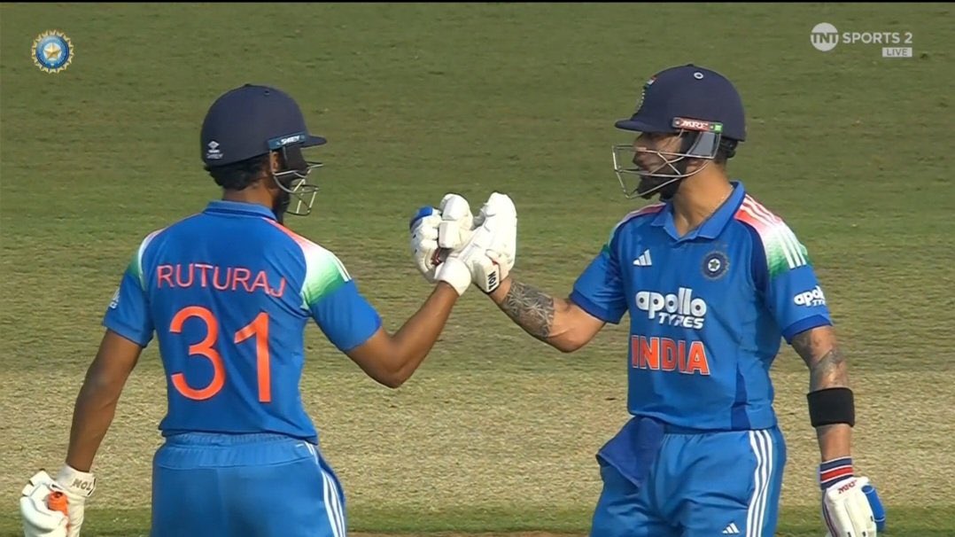 sakthi_sudhan's tweet image. ngl watching both ruturaj &amp;amp; Kohli play today took me to the days of proper ODI Cricket running between the wickets, nudging here &amp;amp; there, pocketing boundaries.