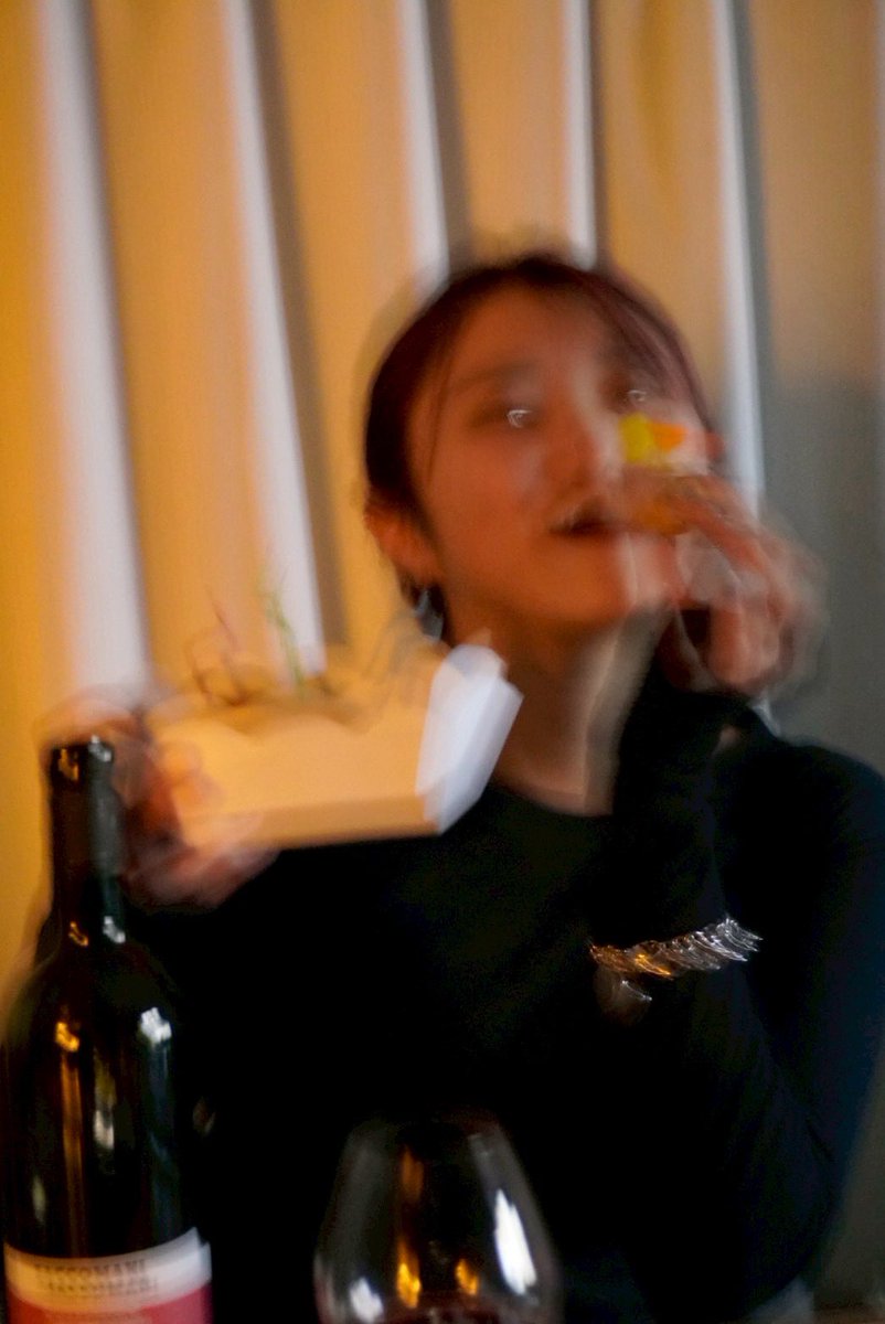 _chocoichi56_'s tweet photo. 26歳！なりました㊗️
いいお店にいいケーキもいいけど
お家で祝ってくれてわーわー騒ぎながらお酒飲むのもすごく好き♡
可愛くプチシューデコレーションしてくれて嬉しいし可愛く撮ってくれる妹2人いる私は幸せものです https://t.co/yiEdDLv5cG