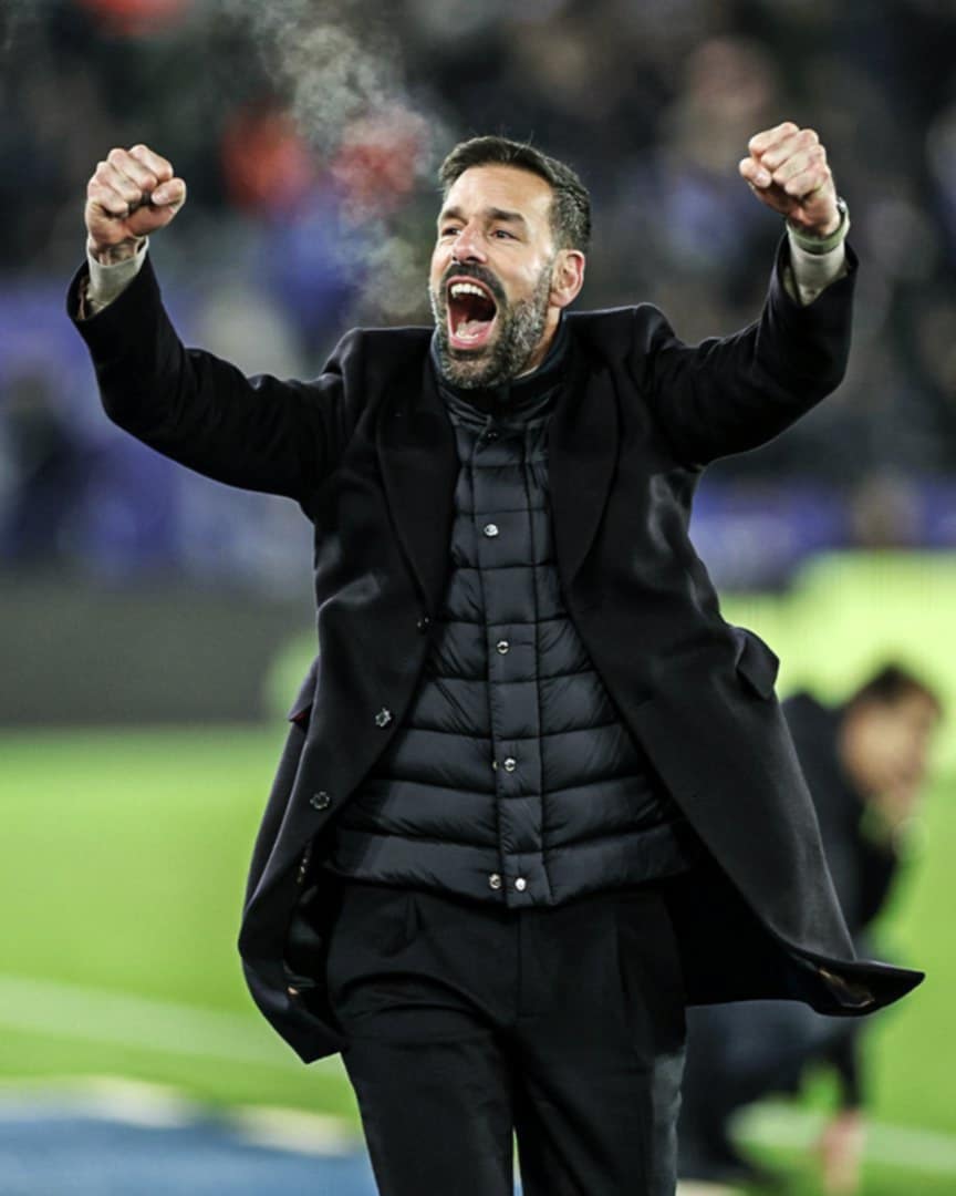 lee1978lcfc's tweet image. A year ago today Ruud Van Nistelrooy took charge of his first game as Leicester manager as we beat West Ham 3-1 at the King Power ... In fairness it was probably his highlight 💩
Vardy ⚽ 
Bilal ⚽
Daka ⚽ 
#lcfc #memories 💙🦊