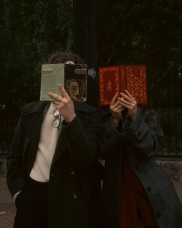 Raskolnikovsair's tweet image. “Ruhuna dokunan insanı bul.
Konuştuğunda gözleri gülen ve seni olduğun gibi seven.”https://t.co/wQYZjxwx6T