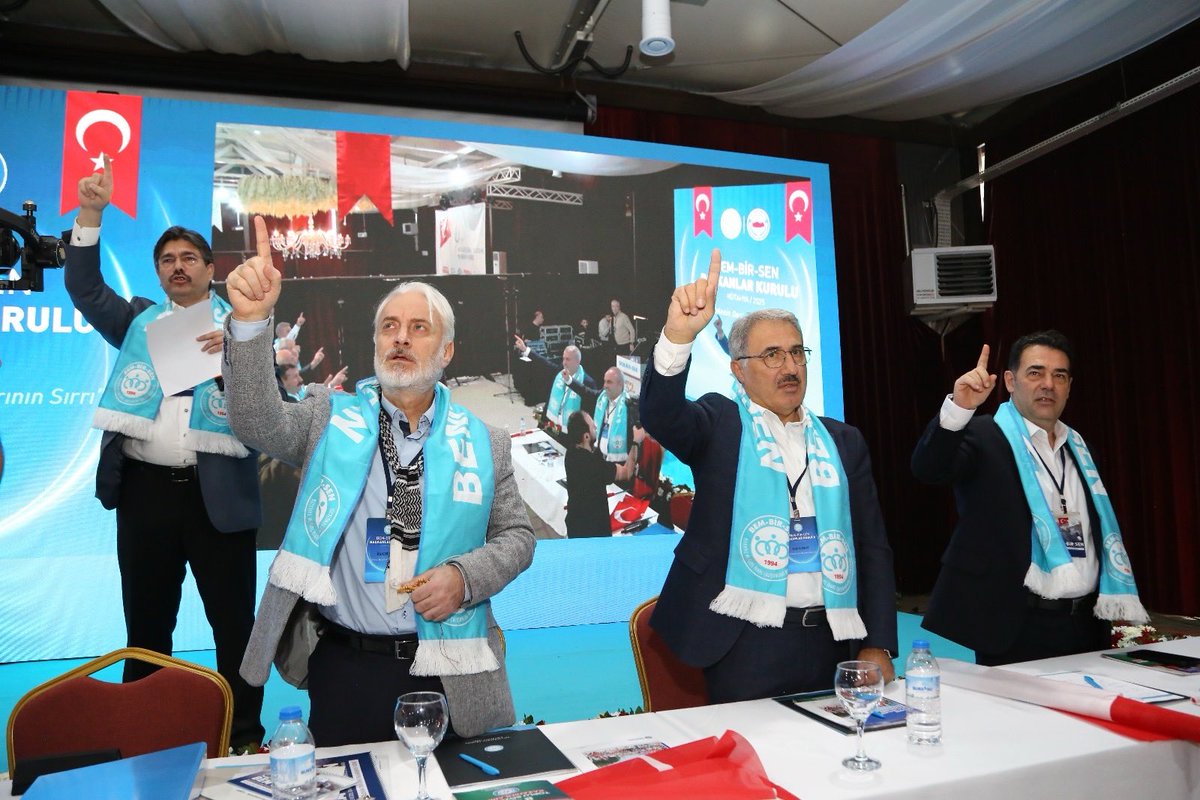 #BemBirSenBaşkanlarKurulu2025

Genel Başkanımız 
Levent Uslu

“Yeniden Güçlü Türkiye
Adil Bir Dünya için ter akıtmaya 
DİK DURMAYA 
SERDENGEÇMEYE 
devam edeceğimize
 
Masada ve Sahada 
daha güçlü 
BÜYÜK BEM-BİR-SEN için 
ÇALIŞACAĞIMIZA
 
SÖZ VERİYORUZ
SÖZ VERİYORUZ
SÖZ VERİYORUZ