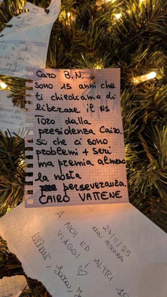 Nel frattempo tra le letterine sotto l'albero di Porta Nuova.