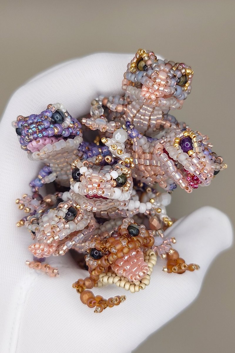 いいなぁこれ。 爬虫類飼えない人にとっては代わりになるかも。