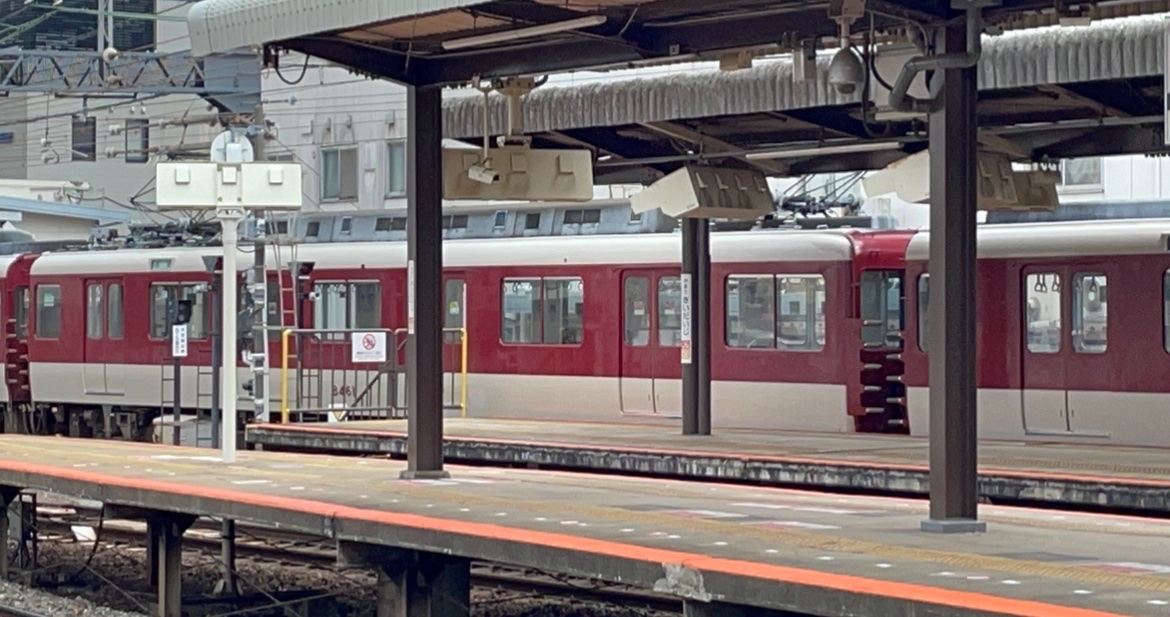 TMCNyade's tweet photo. 8000は全廃しましたが…今は田原本線を走っている8400？に組み込まれています。2.3枚目は橿原神宮前で撮りました https://t.co/MdWKLMwujV