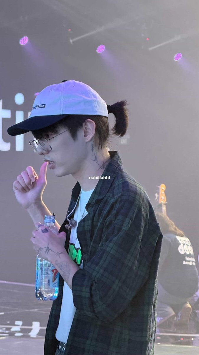 dhiandjj's tweet photo. jae in flanel is back🥹 https://t.co/x2gyVWrnBH