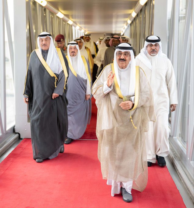 نسأل الله ﷻ لسموه الكريم الحفظ والإعانة والمزيد من التوفيق والسداد ، وأن يجعل على يديه صلاح البلاد والعباد 🌹.