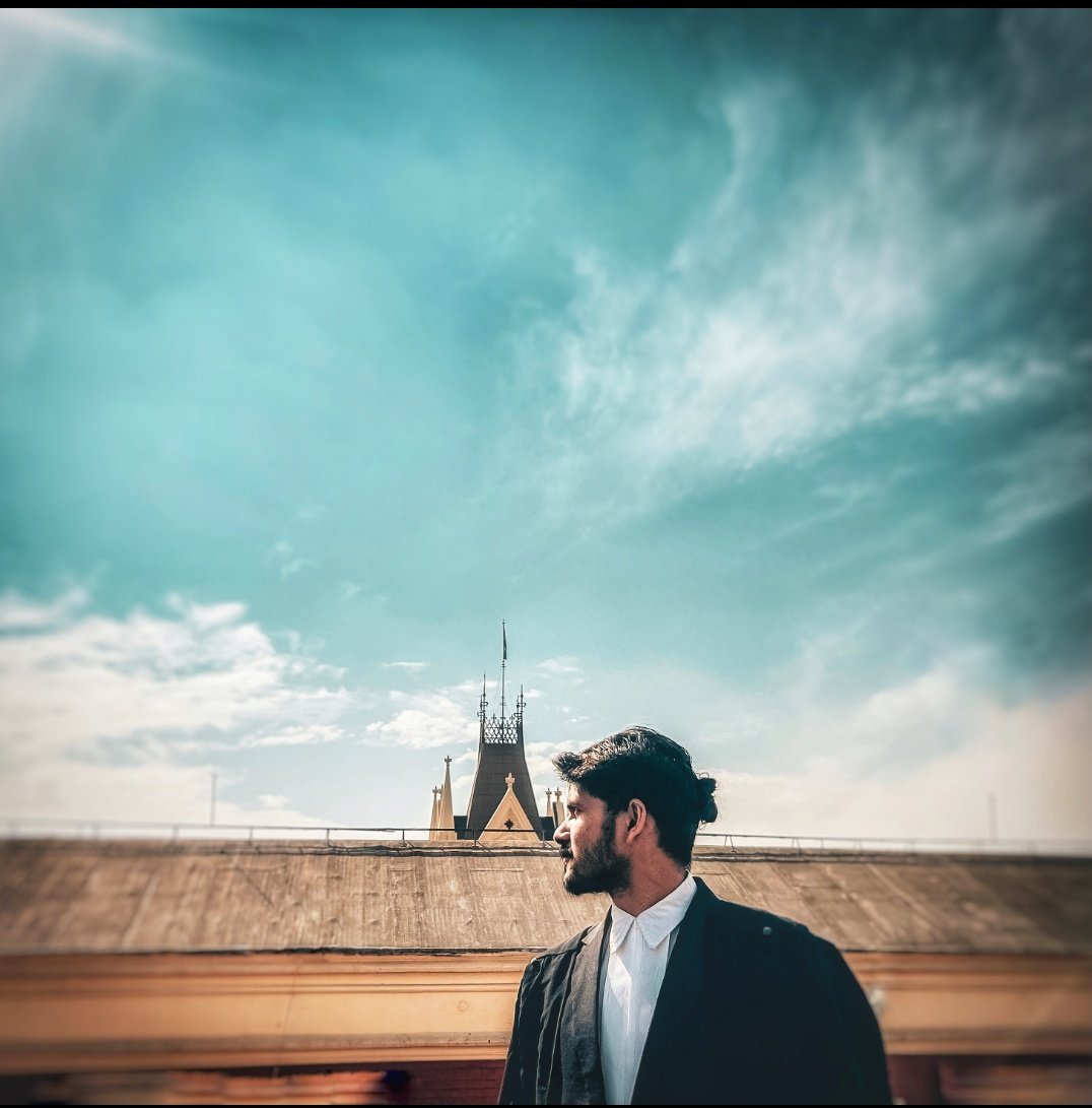 Ashu4Law's tweet photo. Between the historic pillars of the Calcutta High Court and the endless blue above,
Heartfelt Advocates’ Day greetings to my Ld. Seniors and colleagues whose guidance and camaraderie strengthen this noble journey.

#AdvocatesDay #Advocate #Advocacy #CalcuttaHighCourt https://t.co/x30SnY6Giq