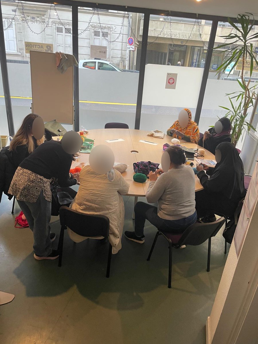 AssoAeT's tweet photo. 🧶🪡 Maille chaînette, maille serrée, maille coulée, mais surtout #maillage entres les habitants et les habitantes de #Paris15

#InsertionSociale #Jeunes #Jeunesse #ParLesHabitantsPourLesHabitants #Partage #QPV #ReverseMentoring #Seniors #Social #Solidarité https://t.co/fEql1mPVtZ