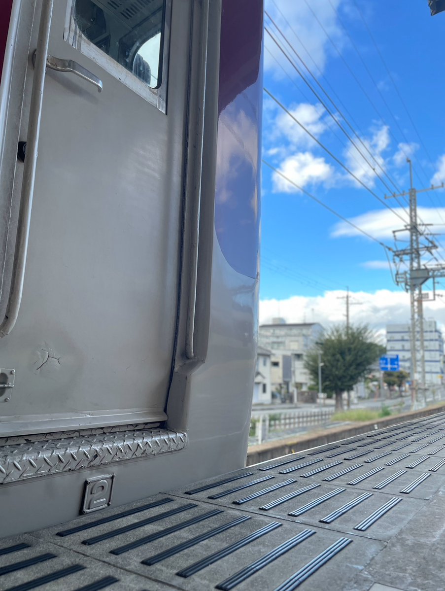 TMCNyade's tweet photo. 8000は全廃しましたが…今は田原本線を走っている8400？に組み込まれています。2.3枚目は橿原神宮前で撮りました https://t.co/MdWKLMwujV