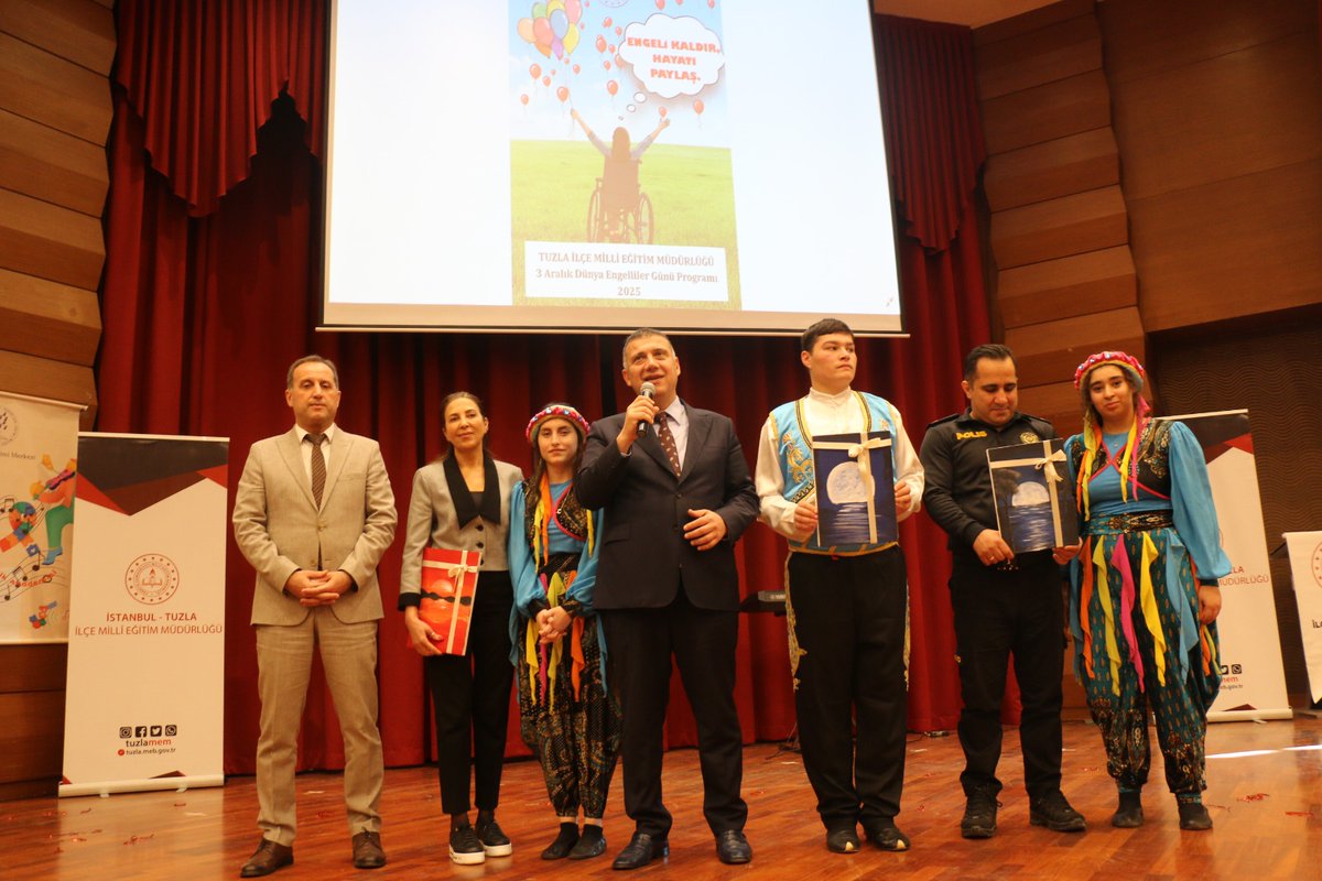 📌 Kaymakamımız Ümit Hüseyin Güney, Tuzla İlçe Milli Eğitim Müdürümüz Metin Çangır ile birlikte #3aralıkdünyaengellilergünü kapsamında düzenlenen programa katıldı.♿

📍Tuzla Belediyesi Nikah Sarayı