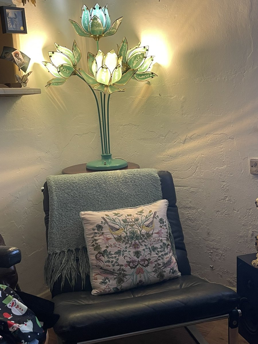 MrSebDaniel's tweet image. Would you have this #vintage #lotus #table #lamp in your house ??