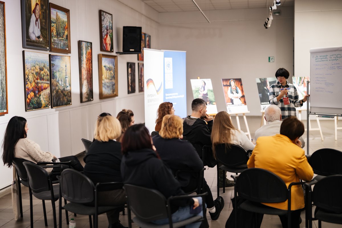 🧩 Guided by a community-based approach to reintegration &amp; real experiences, the public dialogue in Poltava brought veterans, communities &amp; authorities together to shape veteran spaces that genuinely support recovery &amp; inclusion. It aligned efforts to better support people