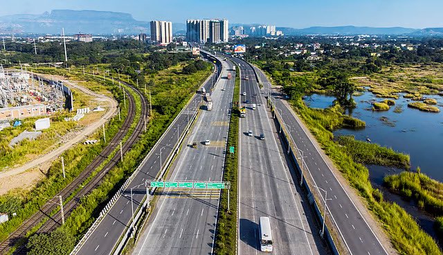 sunilkanoria's tweet image. Inspired by how infrastructure is evolving: India is now seeing a $100 billion‑scale data‑centre boom to support digital growth. Building physical roads was just step one, now we’re building digital highways.

 #DigitalIndia #DataInfrastructure #FutureReady