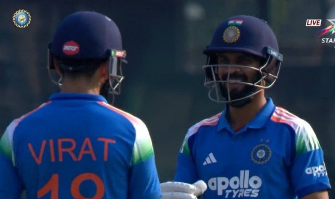 imkevin149's tweet image. The running between the wickets between Kohli and Ruturaj was solid, they both are enjoying batting together 🔥❤️