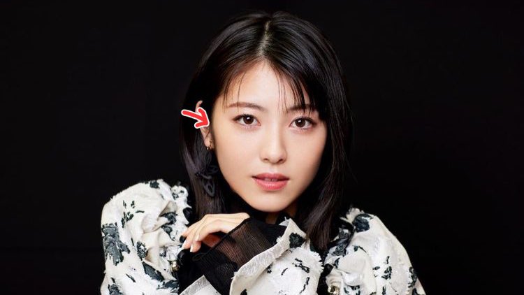 sonsbnb's tweet image. ずっと疑問なんだけど

美女特有のこめかみの膨らみの正体ってなんなの？？？

頬骨にしては上すぎるし、
頭蓋骨見てもこのエリアには骨ないし、永遠の謎すぎる