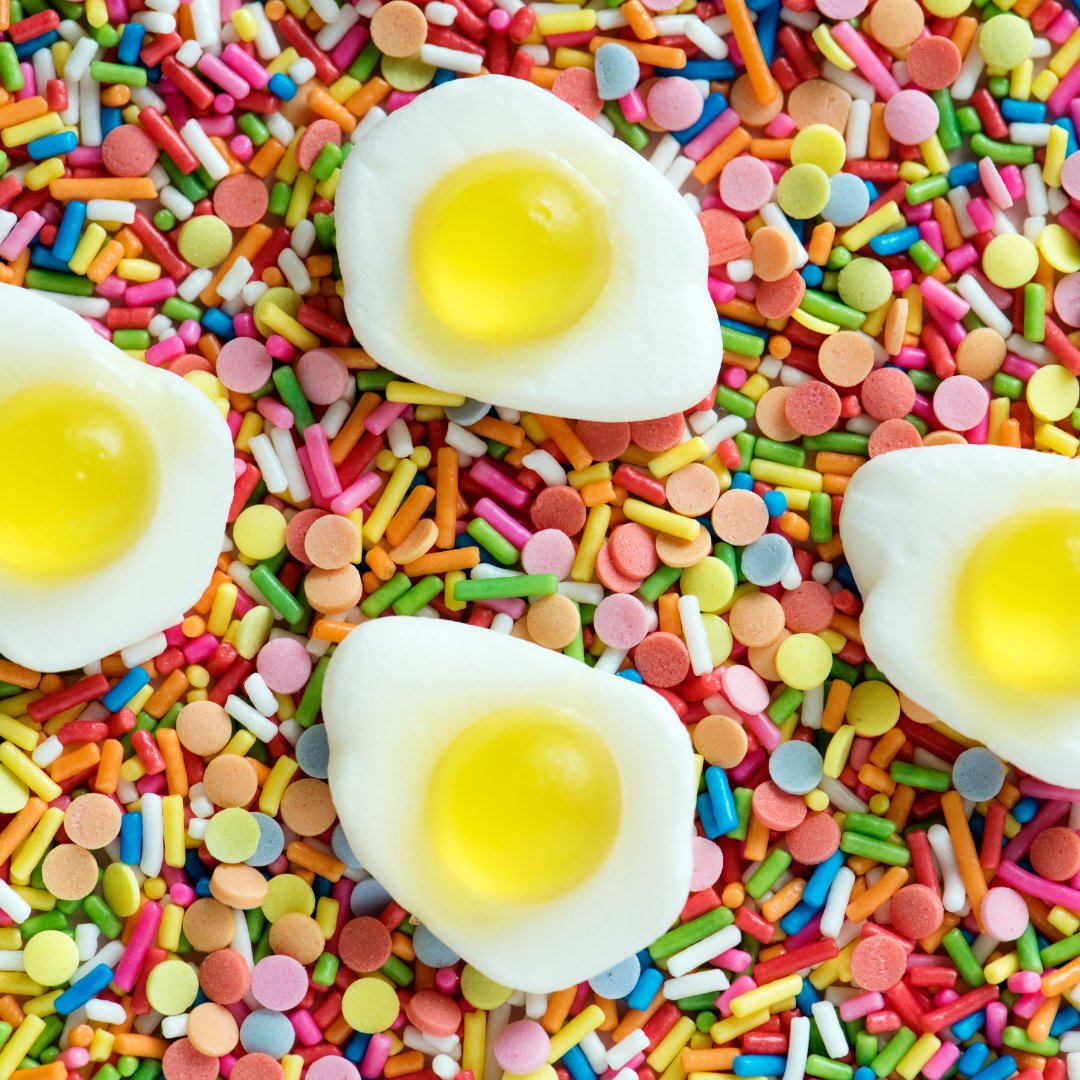 AlmacenesMoyano's tweet photo. 🍳😋 ¡La chuche más divertida y deliciosa!

¡Prueba nuestras golosinas de huevo frito! 🥚🍬

¡Perfectas para los amantes de lo dulce y lo original! 😜

#AlmacenesMoyano #ChuchesMoyano #ChuchesDivertidas https://t.co/HWCsqJSZ4f