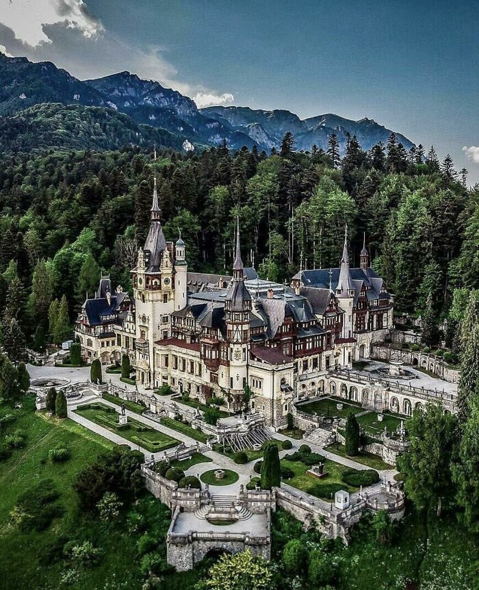 AlexanderLeenus's tweet photo. Peles Castle, Romania https://t.co/u7f6AcdklN