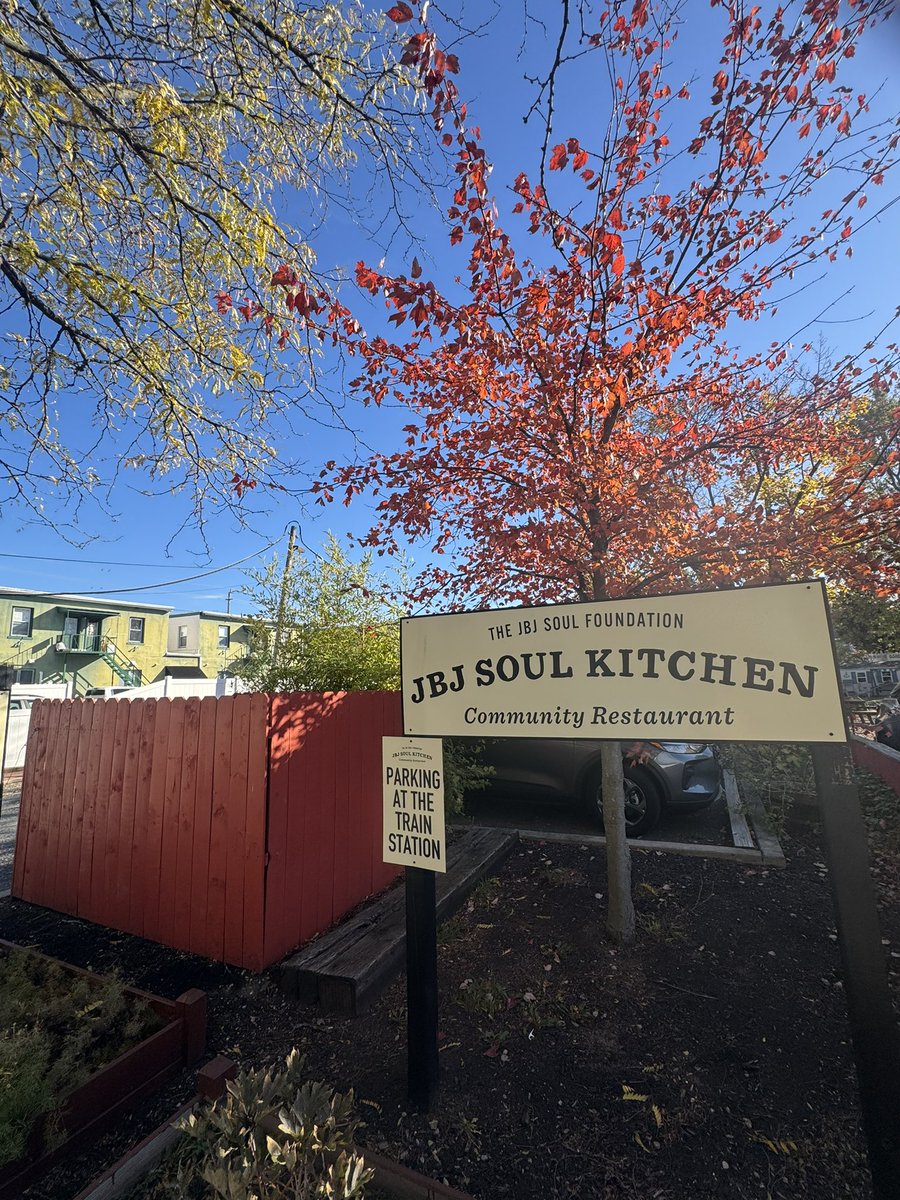 tomjmpt's tweet photo. ニュージャージーにある #jonbonjovi のお店 #JBJsoulkitchen ☺️ https://t.co/jSlJwBJVW2