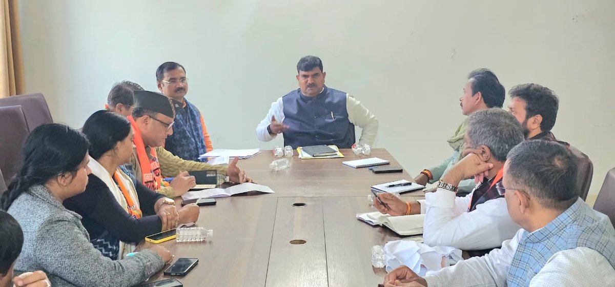 idharampalsingh's tweet image. काशी क्षेत्रीय कार्यालय पर वाराणसी  जिला/ महानगर के माननीय विधायकगण, महापौर एवं जिला पंचायत अध्यक्ष के साथ मतदाता विशेष गहन पुनरीक्षण (S.I.R) अभियान की समीक्षा कर आगे की योजना पर चर्चा किया।