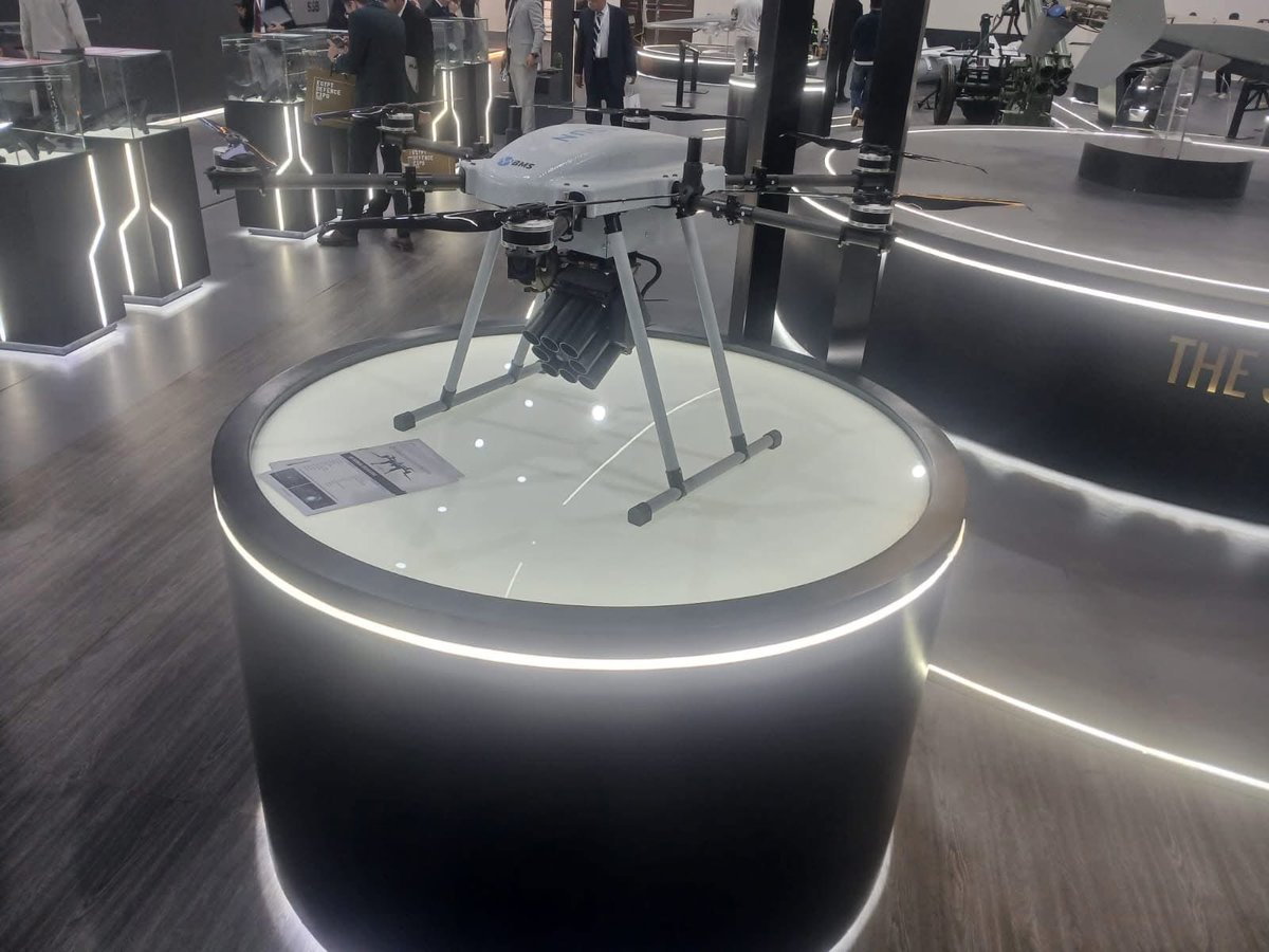 Foad2442's tweet image. 🌠صور من داخل جناح عرض شركة أمستون المصرية لطائرات بدون طيار وطائرة إنتحارية وذخائر محلية مشابهة لقنابل جو أرض الأمريكية MK و قنبلة BLU-109 … إيديكس 2025 …

#الجيش_المصري_عزنا_وفخرنا 🇪🇬🇪🇬