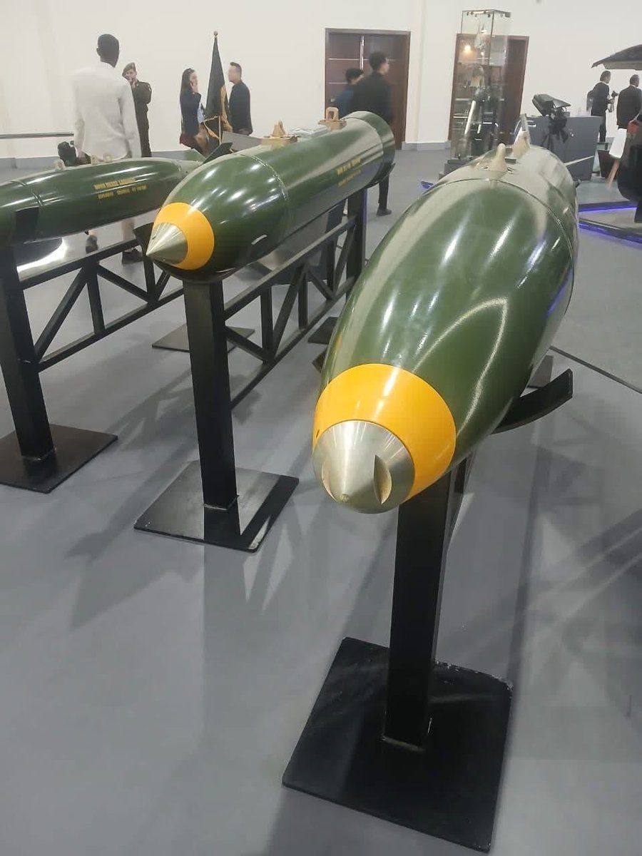 Foad2442's tweet image. 🌠صور من داخل جناح عرض شركة أمستون المصرية لطائرات بدون طيار وطائرة إنتحارية وذخائر محلية مشابهة لقنابل جو أرض الأمريكية MK و قنبلة BLU-109 … إيديكس 2025 …

#الجيش_المصري_عزنا_وفخرنا 🇪🇬🇪🇬