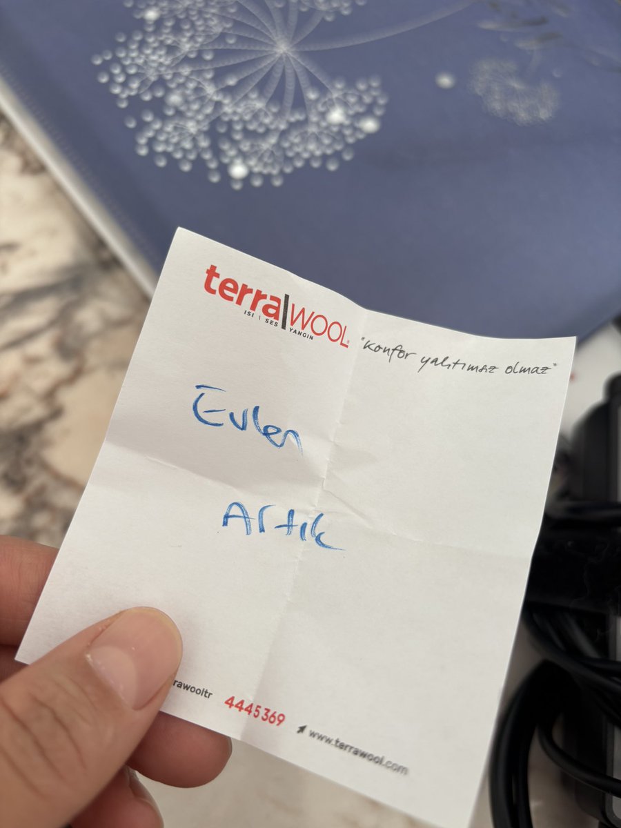 betth_8's tweet photo. Yaşınız 27 ve siz hala Yl, akademi vs uğraşıyorsanız aile evinden dönünce çantalarınızda bir kaç minik mesajlar görebilirsiniz https://t.co/2yMOH5jpyT