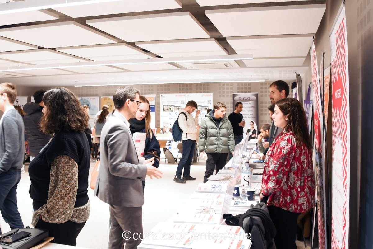 Deuxième journée du salon E Strade di l’Avvene ✨
Au programme :
🎓 présentations de formations
💬 moments d’échanges directs
📚 focus sur options, stages, poursuites d’études
💼 discussions sur les débouchés réels
Une journée essentielle pour affiner son projet post-bac.