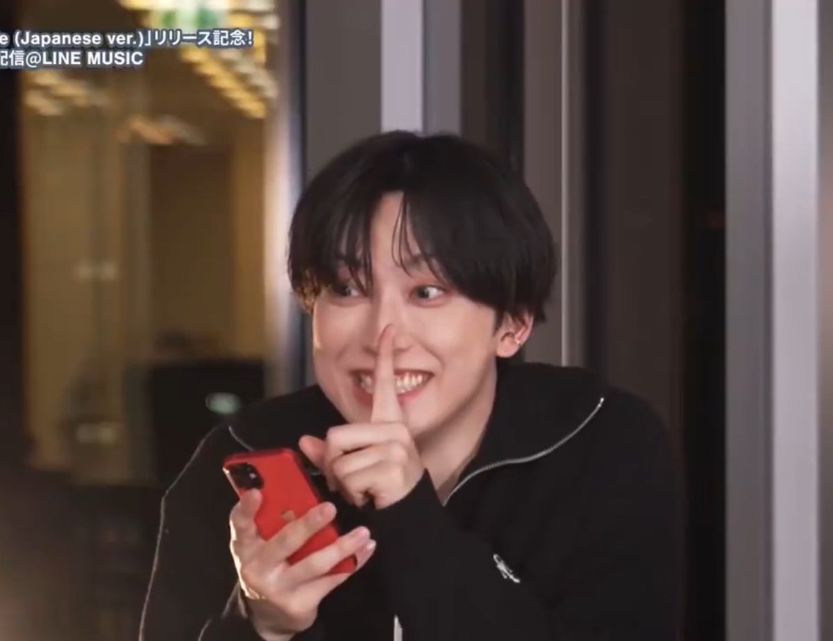 anonymousbread8's tweet image. these pictures being together in my camera roll is absolutely sending me