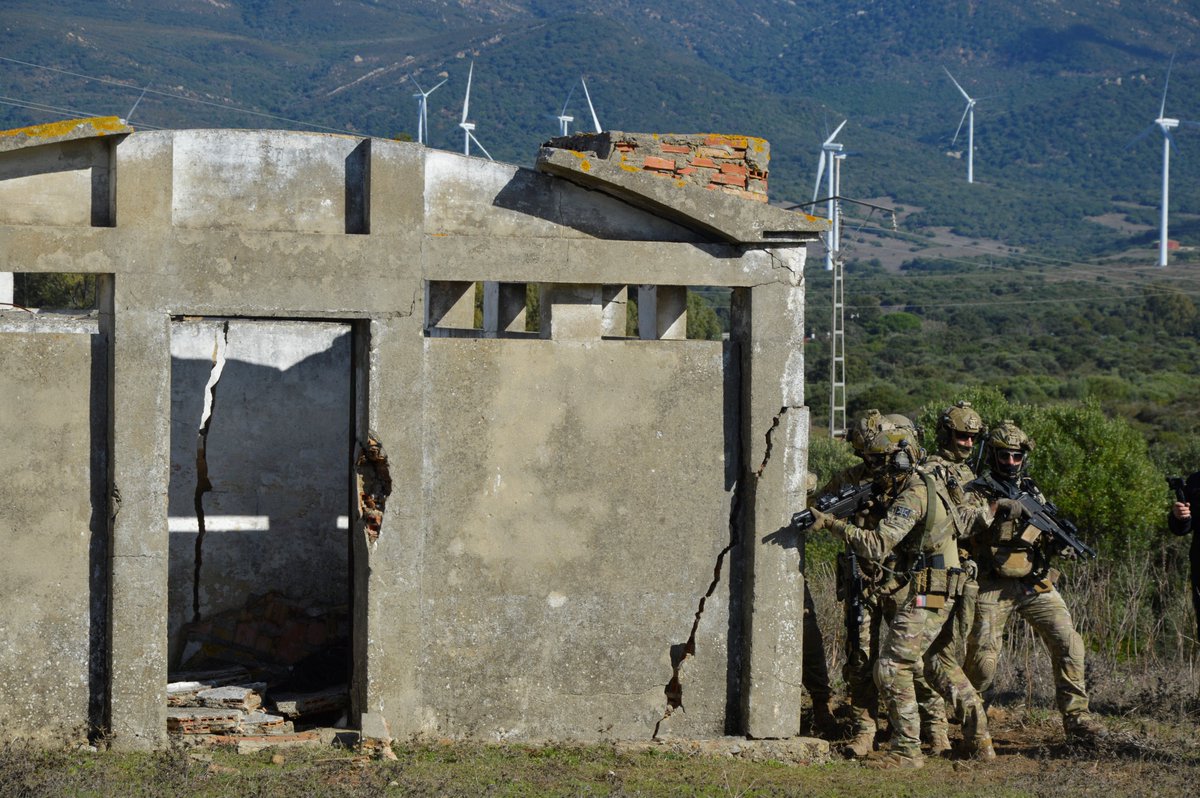 EMADmde's tweet photo. El Mando Conjunto de Operaciones Especiales, #MCOE, completa con éxito el ejercicio de carácter anual ‘SOFEX-25’.
Esta edición ha estado marcada por la tecnología, el adiestramiento multidominio y la cooperación entre todas las unidades de Operaciones Especiales. Combinación del presente y el futuro al servicio de la misión.
@EjercitoTierra @EjercitoAire @Armada_esp #MOPS