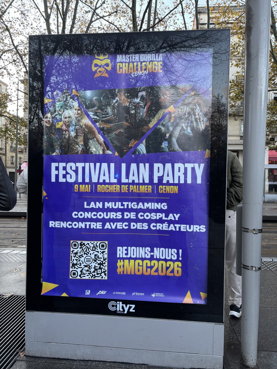 🔶MGC 2026🔷
#limelight <a href="/VilledeCenon/">Ville de Cenon</a> 

🐵Quelque chose rugit dans la jungle..
Vous avez vu ça en ville (<a href="/BxMetro/">Bordeaux Métropole</a>  )?🤔

Un panneau mystérieux et un hashtag qui fait parler : #MGC2026 😏

Indice : Ce n’est pas qu’un simple tournoi🤫
#MGC2026 

Rdv le 9 mai 2026.😜