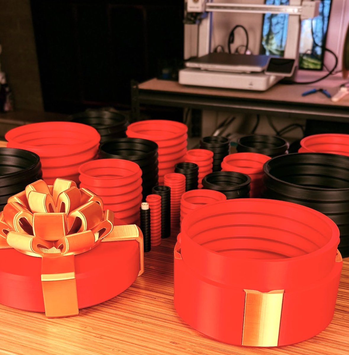 Thangs3D's tweet photo. The gift that takes 30 minutes to open 😌🎁

(Very) Annoying Gift Box by @ThinAir3D 

https://t.co/6cNsAHYSsG https://t.co/cJEuxwKSOL