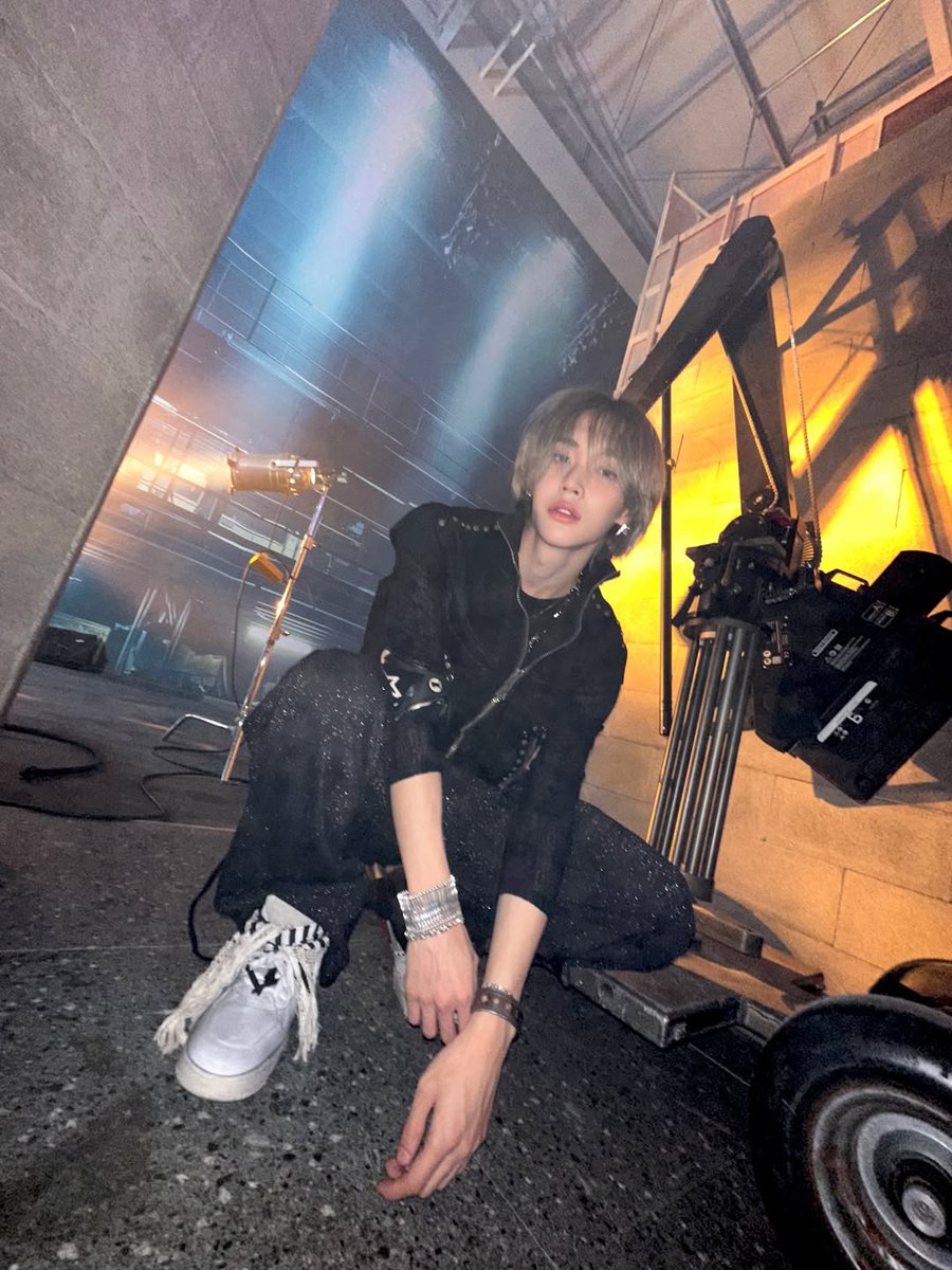 wonbinms's tweet image. Something wakes me up.