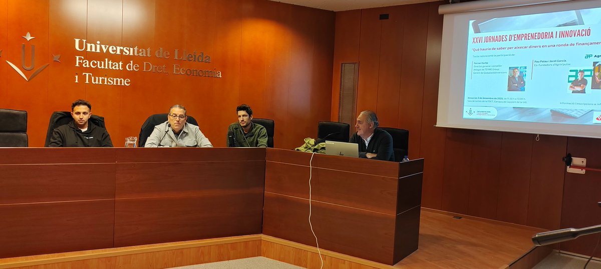 Avui estem amb el Ferran Iturbe, el Jordi Garcia i el Pau Palau en una interessant taula rodona sobre con funcionen les rondes de finançament 💰
XXVI Jornades d'Emprenedoria i Innovació a la <a href="/UdL_info/">Universitat de Lleida (UdL)</a>