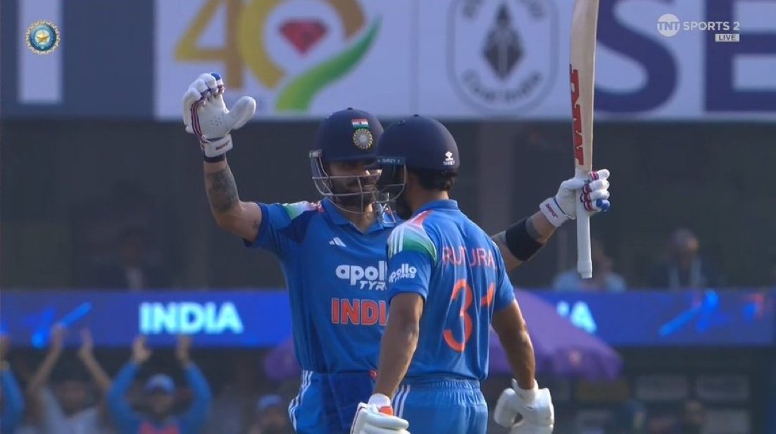 Sportsatheletic's tweet photo. A century from @imVkohli . Wonderful knock 👏👏
#ViratKohli𓃵 #century #INDvSA https://t.co/J7KEsFZ0pF
